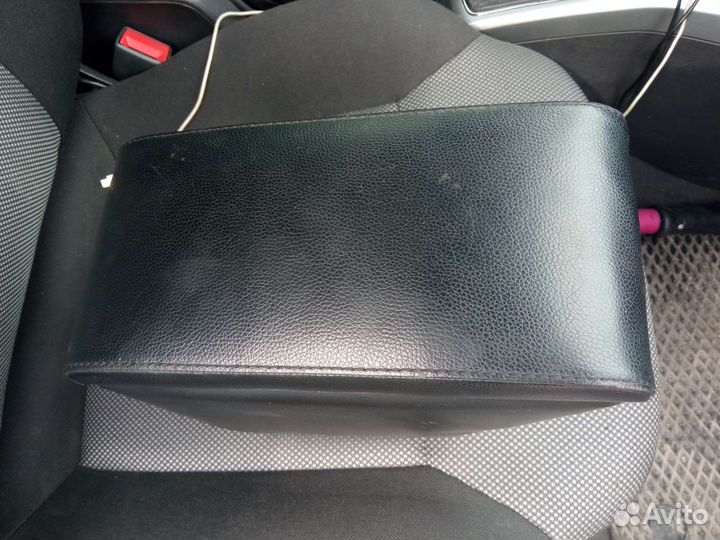 Подлокотник на opel astra H