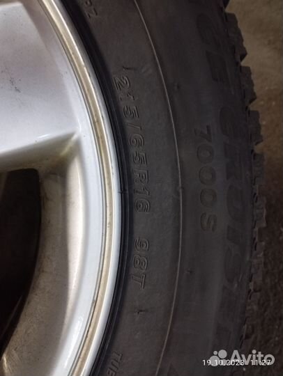 Bridgestone Ice Cruiser 7000S 215/65 R16 98