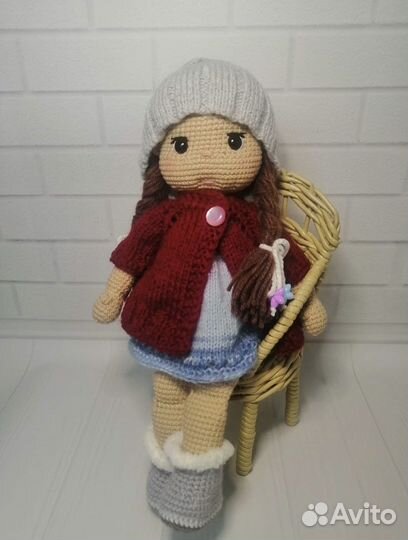 Кукла с нарядами ручной работы вязаная