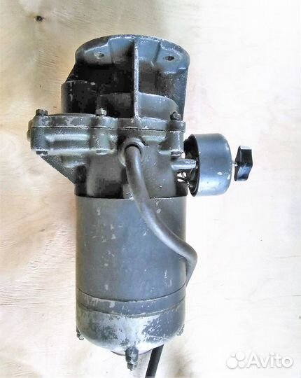 Электродвигатель с редуктором