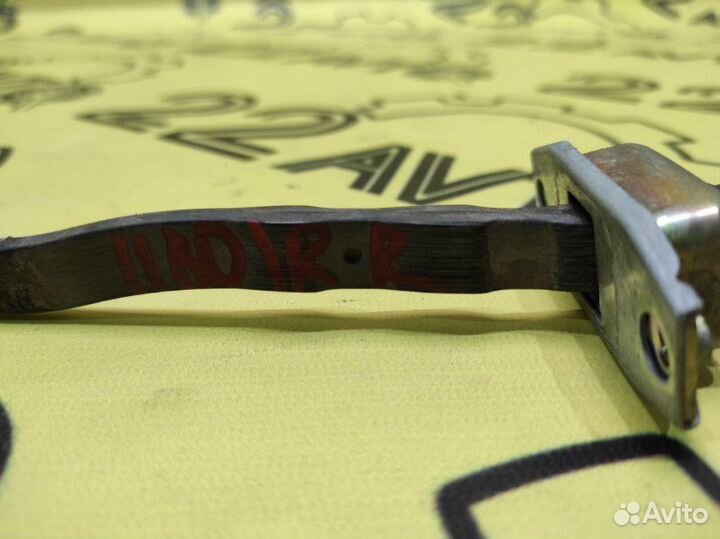 Ограничитель двери задний правый Suzuki Escudo