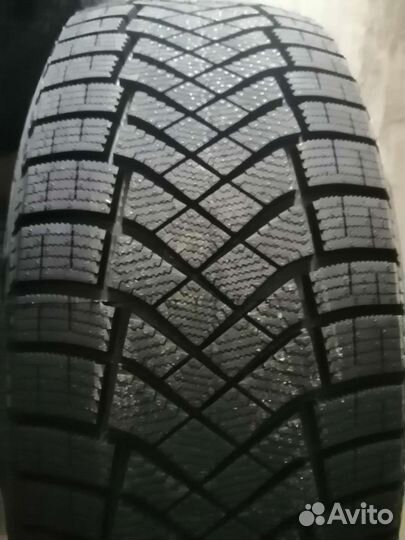 Pirelli Ice Zero FR 255/45 R20 105H