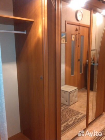 Продам зеркальный шкаф -купе с подсветкой