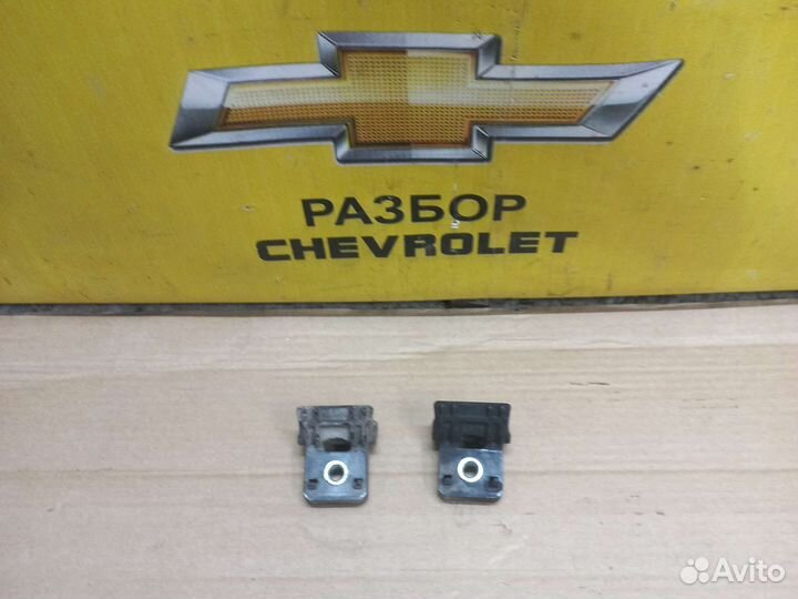 Кронштейн радиатора Шевроле Круз