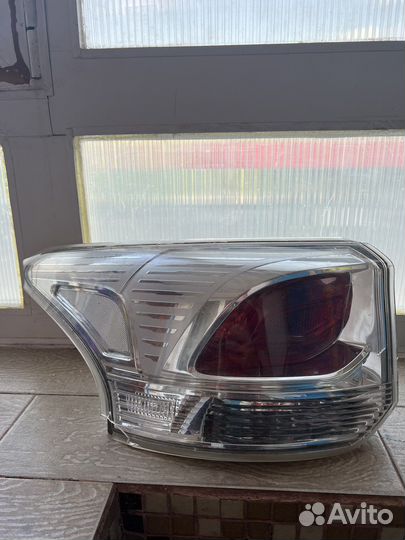 Фонарь левый,правый Mitsubishi Outlander