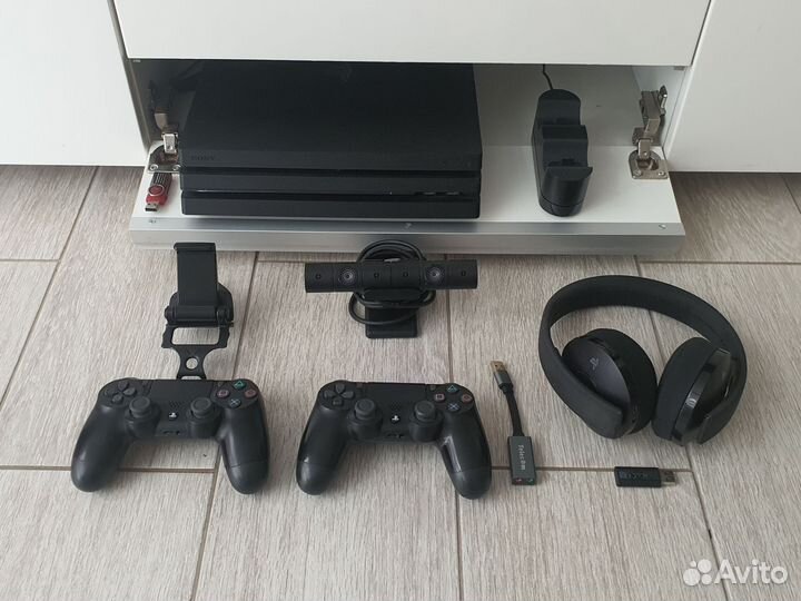 Sony playstation 4 pro 1tb (hen 9.0)