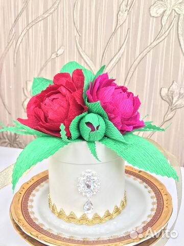 Подарочная коробочка украшенная пионами, подарки л