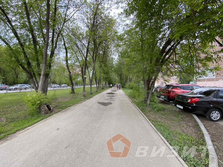 Торговое помещение рядом с магнитом