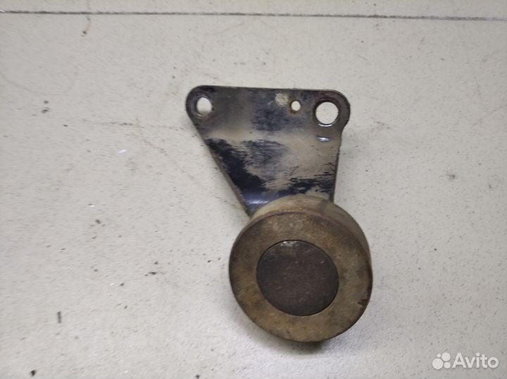 Ролик руч.ремня с кронштейном Land Cruiser (100) 1