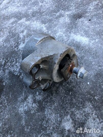 Опора двигателя правая Transit 2014)