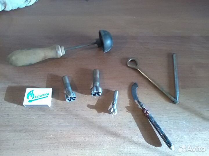 Старые инструменты. Тиски маленькие