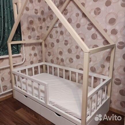 Кровать детская домик
