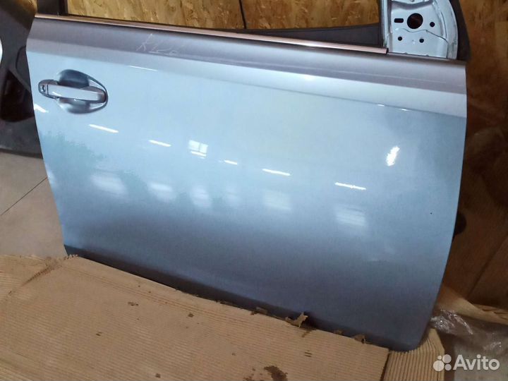 Дверь передняя правая Toyota auris E 180