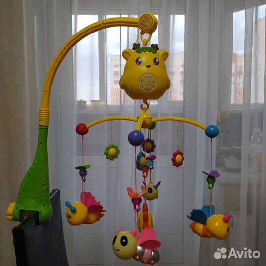 Музыкальный мобиль в кроватку с игрушками и светом