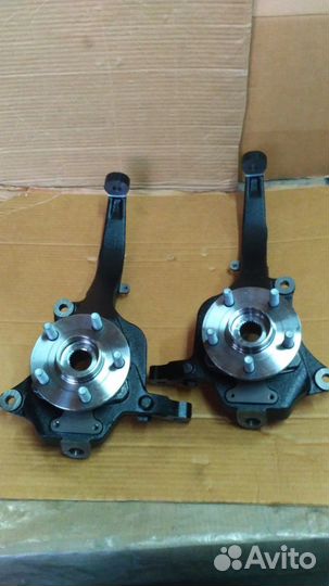 Кулак поворотный Mopar 1шт. L / R Сайбер Себринг