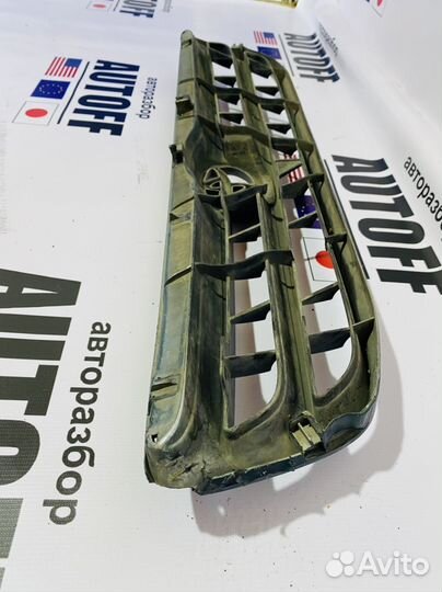 Решетка радиатора Toyota Ipsum SXM10