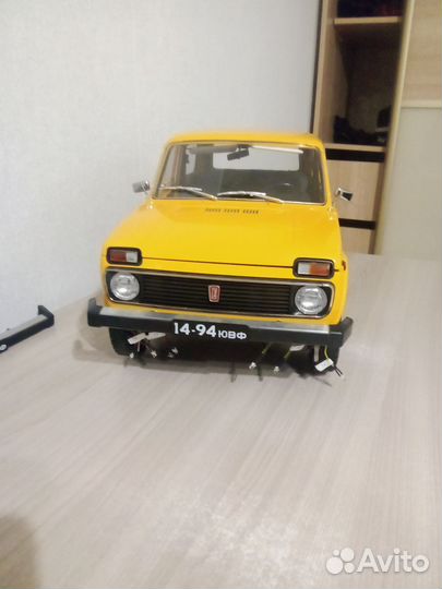 Модель автомобиля Ваз-2121 ашет 1:8