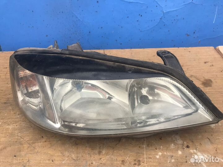 Фара правая Opel Astra G 90520878rh