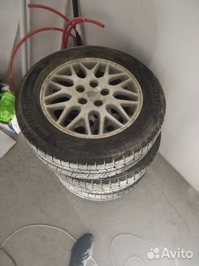 Yokohama Ice Guard Black IG20 215/60 R16