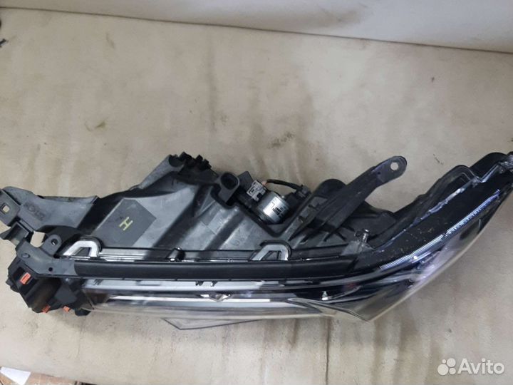 Фара левая Toyota Land Cruiser Prado 150 2 рест