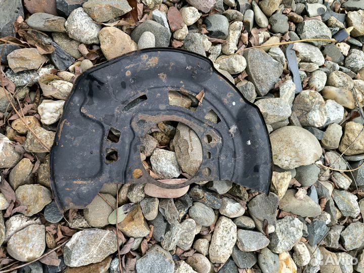 Tоyоtа Rаv4 2007 30 кожух тормозной передний