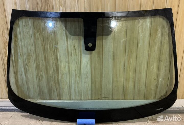 Лобовое стекло BMW