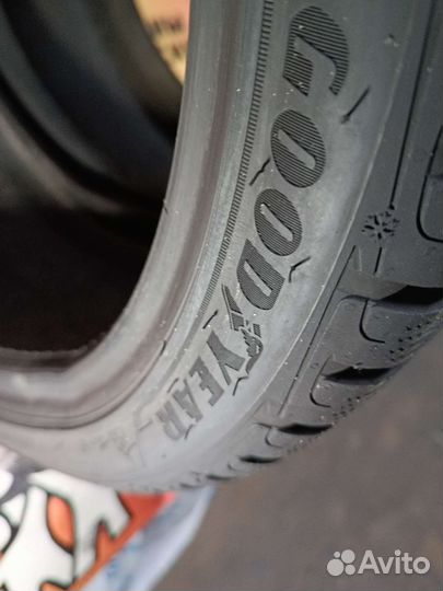 Goodyear UltraGrip Performance+ 225/40 R19 93V