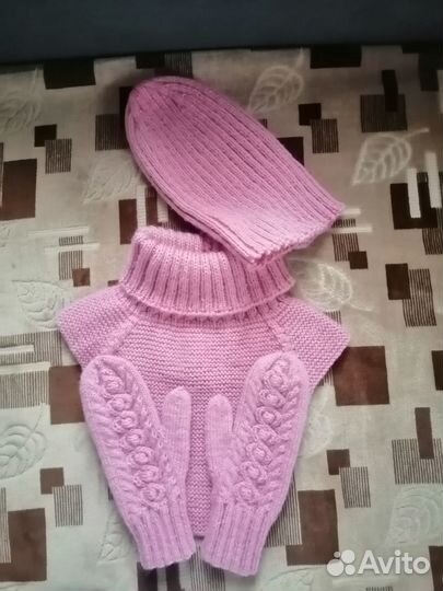 Шапка, манишка, варежки