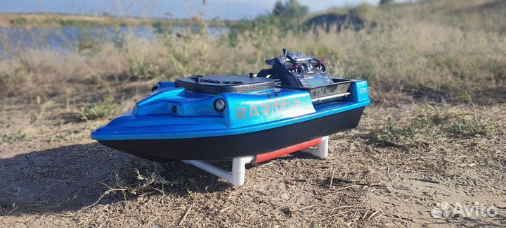 Карповый кораблик для рыбалки с GPS автопилотом