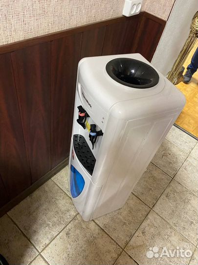 Кулер для воды напольный