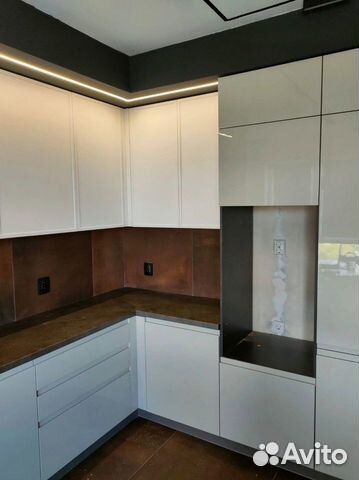 Кухня угловая со встраиваемой техникой