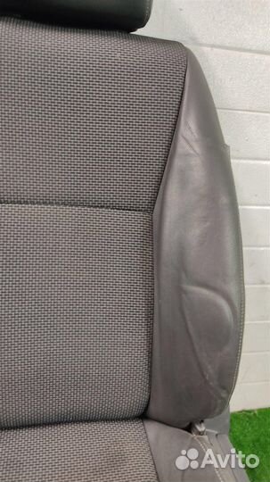 Сиденья передние Toyota Verso R2 2017