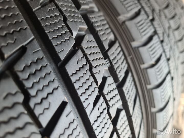 Goodyear Ice Navi Zea II 215/45 R17