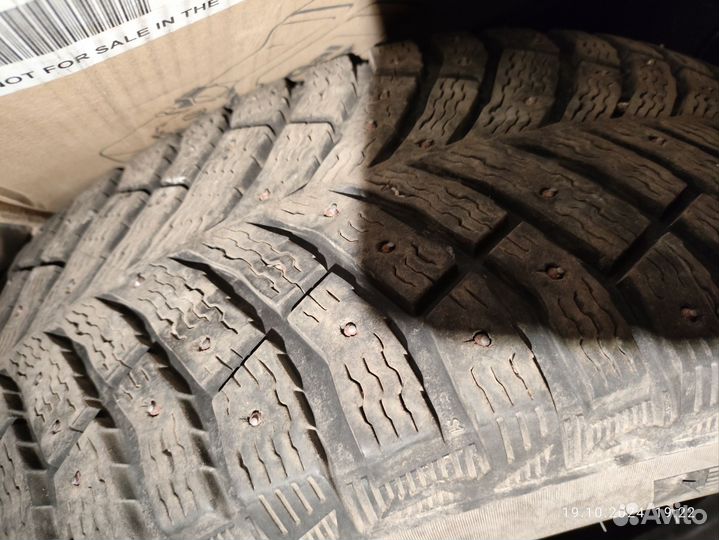 Michelin X-Ice North 4 215/60 R16