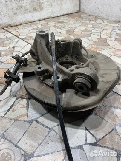 Кулак поворотный задний левый Bmw 530I седан 3.0