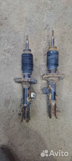 Хендай солярис амортизаторы передние продам