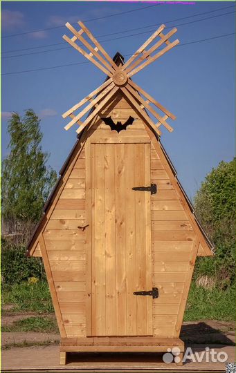 Уличный туалет деревянный
