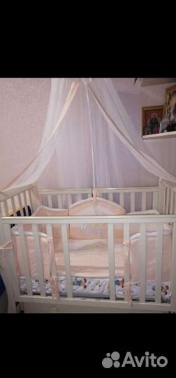 Детская кроватка с маятником, Комод, Балдахин