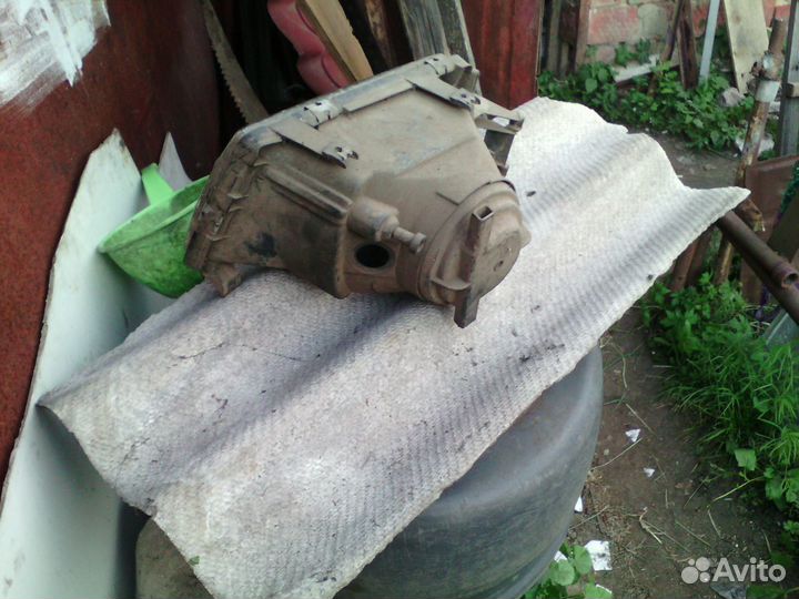 Фара на Ауди 100 44