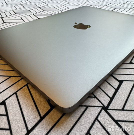 Macbook pro 13 2017 i7 16/512