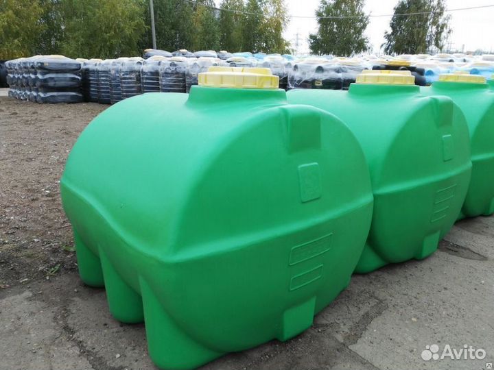 Бак на 1000 литров пластиковый для воды и топлива