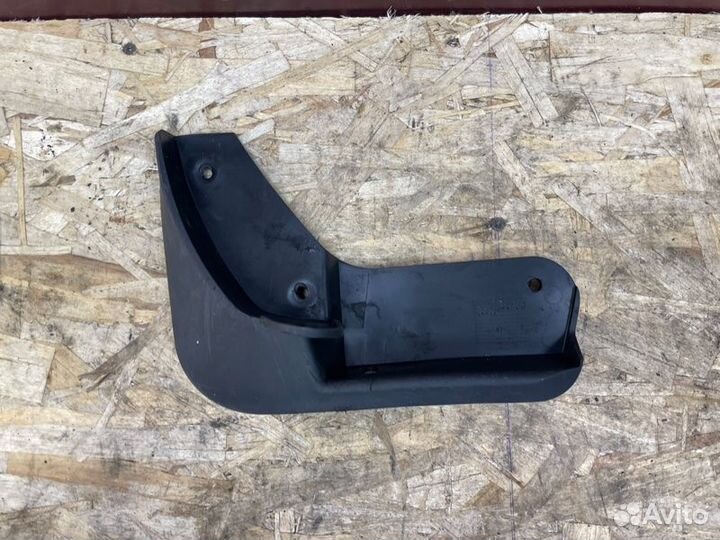 Брызговик передний левый LADA Vesta