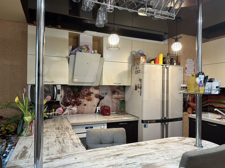 3-к. квартира, 98 м², 8/14 эт.