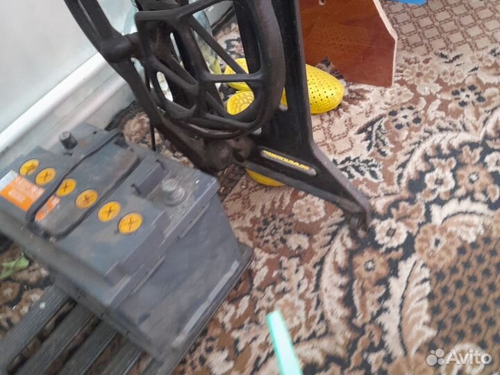 Швейная машинка ножная