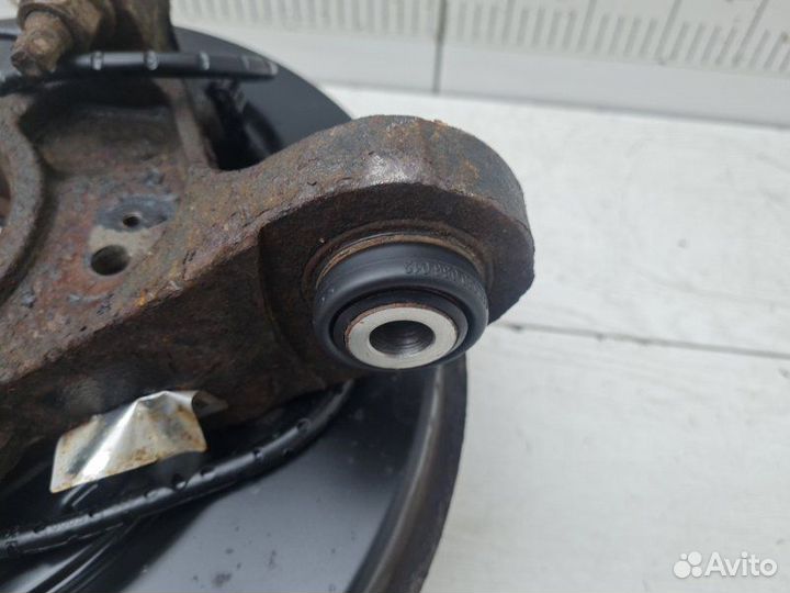 Кулак задний правый Land Rover Range Rover L322