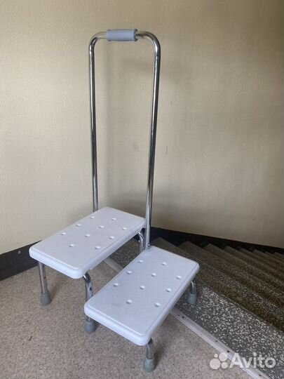 Ступени с поручнем для сверх людей