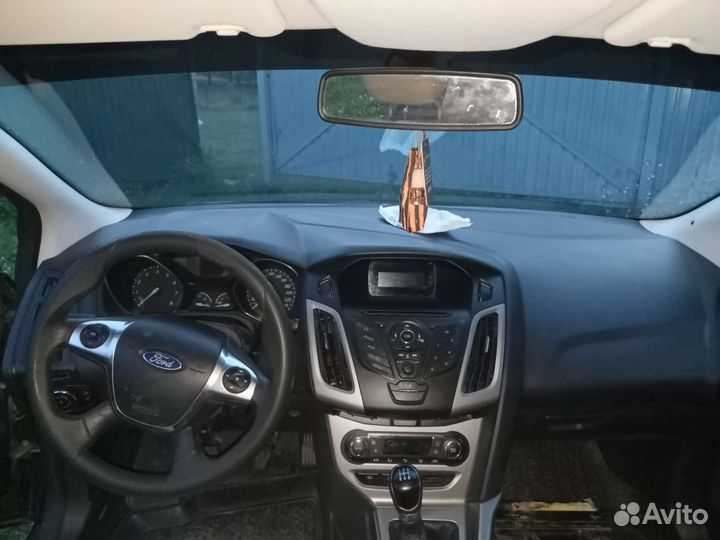 Ford Focus 1.6 МТ, 2012, битый, 170 000 км