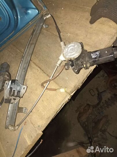 Стеклоподъемник передний правый Mitsubishi galant7