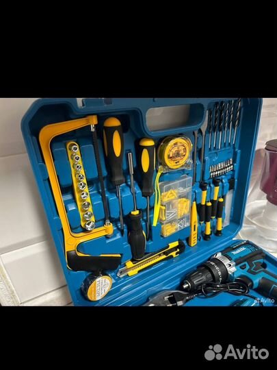 Шуруповерт Makita мощный + инструменты в кейсе