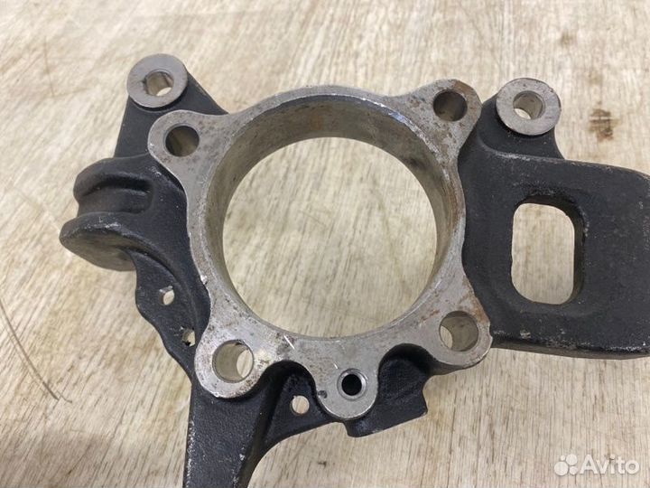 Кулак поворотный передний левый Mitsubishi L200